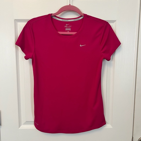 Nike Dri -Fit Women’s Pink Athletic Top Size Medium - Picture 1 of 3